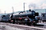 01 235 vom Bw Treuchtlingen, die ehemalige 02 010, wartet in Würzburg Hbf auf die Abfahrt. (1955) <i>Foto: Carl Bellingrodt</i>