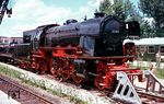 Die nagelneue 23 024 auf der vom 20. Juni bis zum 11. Oktober 1953 stattfindenden Verkehrsausstellung in München. Dort versuchte sich die deutsche Verkehrsindustrie nach dem Zweiten Weltkrieg wieder auf dem Weltmarkt zu etablieren. (1953) <i>Foto: Carl Bellingrodt</i>