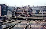 74 938 auf der Drehscheibe ihres Heimat-Bw Hamburg-Altona.  (1956) <i>Foto: Carl Bellingrodt</i>