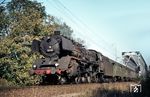 03 111 vom Bw Mönchengaldbach mit dem E 4814 (Duisburg - Mönchengladbach ab 12.37 Uhr – Aachen) auf der damals noch eingleisigen Rurbrücke zwischen Baal und Brachelen. Der Engpass wurde erst 1976 mit Inbetriebnahme einer neuen zweigleisigen Brücke beseitigt. (21.10.1967) <i>Foto: Helmut Dahlhaus</i>