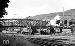 Im Bahnhof Waldshut trifft 75 1002 auf die Werklok der Lonza-Werke, einen C-Kuppler der Maschinenfabrik Esslingen, Baujahr 1937. (15.07.1963) <i>Foto: Karl Wyrsch, Slg. D. Ammann</i>