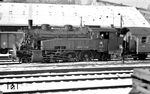 75 409 vom Bw Radolfzell rangiert im Bahnhof Schaffhausen. (03.02.1962) <i>Foto: Karl Wyrsch, Slg. D. Ammann</i>