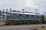 118 039 war am 21. August 1938 als E 18 39 von AEG (Fabrik-Nr. 5030) an die Reichsbahn abgeliefert worden. Ihr Stationierungen beschränkten sich auf Nürnberg (22.08.1938 - 25.05.1974) und Würzburg (ab 26.05.1974), wo sie am 03.06.1984 aus dem aktiven Dienst ausschied.  (05.1972) <i>Foto: W. A. Reed</i>