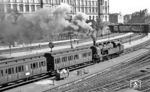 78 419 vom Bw Hamburg-Altona fährt mit dem leicht verspäteten P 2051 nach Bad Oldesloe aus dem Hamburger Hauptbahnhof. (14.08.1956) <i>Foto: Karl Wyrsch, Slg. D. Ammann</i>