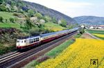 103 132 mit IC 573 "Deichgraf" (Westerland - Hamburg-Altona - Frankfurt/M - Mannheim - Basel SBB) im frühlingshaften Werratal bei Wichmannshausen kurz vor Sontra. (30.04.1990) <i>Foto: Wolfgang Bügel</i>