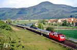 Die Stuttgarter 110 217 mit E 3077 im Werratal bei Kleinvach. (30.04.1990) <i>Foto: Wolfgang Bügel</i>