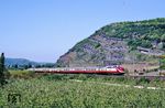 Der DB-Museumstriebwagen 601 014/019 (TEE) als Lt 36865 nach Koblenz bei Unkel. (01.05.1990) <i>Foto: Wolfgang Bügel</i>