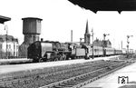 03 194 (Bw Hamburg-Altona) fährt mit dem F 191 "Holland-Skandinavien-Express" nach Kobenhavn durch den Bahnhof Neumünster. (10.05.1956) <i>Foto: Fuhrmeister</i>