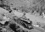 18 466 vom Bw Nürnberg Hbf mit Vorzug zum D 40 (Berlin Ahb – München) im Frankenwald kurz vor der Station Lauenstein (Oberfr). (1934) <i>Foto: RVM (Köditz)</i>