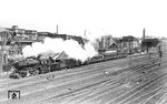 23 026 vom Bw Siegen verlässt mit dem D 81 (Frankfurt/M - Düsseldorf) den Bahnhof Wuppertal-Oberbarmen, der damals noch Schnellzughalt war. Die Lok war zum Aufnahmezeitpunkt erst zwei Monate alt. (07.04.1954) <i>Foto: Carl Bellingrodt</i>