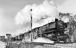 44 389 (Bw Paderborn) mit einem Güterzug auf dem Steigungsabschnitt von Paderborn nach Altenbeken in Paderborn Kasseler Tor. (21.11.1956) <i>Foto: Carl Bellingrodt</i>