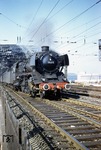 39 225 (Bw Jünkerath) verlässt vor E 555 aus Trier die Hohenzollernbrücke in Köln und fährt in den Bahnhof Deutz ein. (11.09.1960) <i>Foto: W. A. Reed</i>