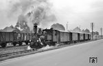 Mit dem P 3591 nach Regensburg-Reinhausen fährt 99 253 durch Regensburg Kalkwerke. Inzwischen zeigt sich die Lok auch mit dem nachgerüsteten dritten Spitzensignal. (06.1957) <i>Foto: Gerhard Karl</i>