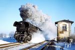 44 0568 vom Bw Eberswalde kachelt an der Blockstelle Serwest südlich von Angermünde in Richtung Berlin vorbei. Es ist der 10. Februar 1979. Bei minus 20 °C ist es der erste Zug, der nach einer gefühlten Ewigkeit hier vorbeikommt. Nicht nur die Lok, auch Kamera und Finger sind eingefroren. (10.02.1979) <i>Foto: Karsten Risch</i>