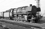 44 1370 (Bw Mannheim Rbf) vor einem Güterzug in Mannheim Rbf. (25.09.1963) <i>Foto: Wolfgang Jahn</i>