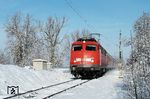 113 268 (ex E 10 1268) mit RB 21895 in der winterlichen Vorweihnachtszeit bei Wilzhofen nördlich von Weilheim (Oberbay). (22.12.2004) <i>Foto: Stefan von Lossow</i>