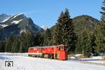 ÖBB 2043.010 mit dem ÖBB-Schneeräumer 80 81 9760 031-1 bei Unterletzen kurz vor Reutte in Tirol. (14.12.2006) <i>Foto: Stefan von Lossow</i>