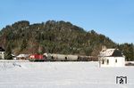 ÖBB 2068.056 mit Gz 75421 an der Maria-Hilf-Kapelle im österreichischen Musau. (14.12.2006) <i>Foto: Stefan von Lossow</i>