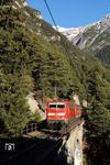 Kurz vor Leithen befährt 111 022 mit RB 5412 nach Garmisch-Partenkirchen das 47 m lange Kaiserstand-Viadukt. (15.12.2006) <i>Foto: Stefan von Lossow</i>