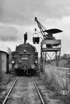 Nach Rückkehr aus Marktschorgast wird 57 2789 im Bw Neuenmarkt-Wirsberg bekohlt. (08.1964) <i>Foto: Kurt Müller</i>