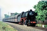 044 607 (Bw Gelsenkirchen-Bismarck) mit einem leeren Fal-Ganzzug aus den Mannesmann-Werken in Duisburg-Wanheim. (12.06.1969) <i>Foto: Bernd Kappel</i>