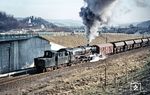 053 009 vom Bw Betzdorf (Sieg) verlässt mit Ng 63220 nach Altenkirchen (Ww) Westerburg. (02.1975) <i>Foto: H. Kuhnke</i>