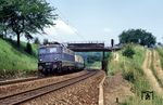 110 142 (Bw Köln 2) mit einem Expresszug bei Ölbronn. (07.1983) <i>Foto: Heiko Hamm</i>