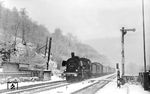 38 3643 vom Bw Düsseldorf Abstellbahnhof fährt mit P 3541 (Köln - Hagen) in Gevelsberg ein. (23.12.1956) <i>Foto: Carl Bellingrodt</i>