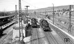 Der Rangierbahnhof Weil am Rhein hatte von 1911 bis 1999 als Endpunkt und Grenzbahnhof zur Schweiz auf der Badischen Hauptbahn von Mannheim oder Konstanz eine besondere Bedeutung im Güterverkehr. Auf dem Gelände entstand ab 1999 ein Containerumschlagbahnhof, heute das DUSS-Terminal Basel – Weil am Rhein. Mitte der 1960er Jahre dominierten dort noch die Haltinger 57.10 als Rangierloks, wie hier 57 2618 und 57 3486. (12.07.1965) <i>Foto: Karl Wyrsch, Slg. D. Ammann</i>