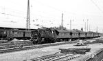 64 296 vom Bw München Hbf mit Behelfsrauchkammertür fährt mit einem Personnezug in Dachau ein. (08.1953) <i>Foto: Karl Wyrsch, Slg. D. Ammann</i>