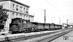 64 520 (Bw Rosenheim) ist mit einem Personenzug aus Frasdorf auf Gleis 1b im Bahnhof Rosenheim angekommen und drückt ihn nun in die Abstellgruppe. (08.1953) <i>Foto: Karl Wyrsch, Slg. D. Ammann</i>