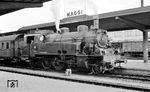 75 471 (Bw Radolfzell) vor P 2123 nach Schaffhausen im Bahnhof Singen (Htw). (10.08.1963) <i>Foto: Karl Wyrsch, Slg. D. Ammann</i>