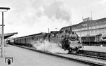 75 471 verlässt mit P 2123 (Singen - Schaffhausen) den Bahnhof Singen (Htw). (10.08.1963) <i>Foto: Karl Wyrsch, Slg. D. Ammann</i>