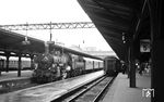 38 2618 (Bw Bestwig) steht vor dem P 2678 nach Warburg in Kassel Hbf. (09.07.1960) <i>Foto: Jacques H. Renaud</i>