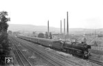 01 081 (Bw Kassel) hat einen Touropa-Sonderzug am Haken und wird gleich in Kassel Hbf eintreffen. (09.07.1960) <i>Foto: Jacques H. Renaud</i>