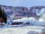 64 289 und 24 009 mit einem Sonderzug der Eisenbahnfreunde Zollernbahn bei Hettingen (Hohenz) auf dem Weg nach Sigmaringen. (06.01.1987) <i>Foto: Joachim Schmidt</i>