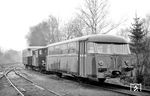 VB 150 (Uerdingen, Baujahr 1950), Schienenbusanhäger zu VT 150, mit Diesellok 223 (KHD, Baujahr 1916) und VB 801 (Wumag, Baujahr 1932) im Bahnhof Harsefeld der Buxtehude-Harsefelder Eisenbahn südwestlich von Hamburg. (26.04.1969) <i>Foto: Gerd Wolff</i>