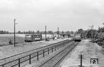 In Ulzburg Süd steht links ein Triebwagen der AKN zur Abfahrt nach Kaltenkirchen, rechts VT 4.44 der Alsternordbahn als Zug 535 aus Garstedt. (07.08.1969) <i>Foto: Gerd Wolff</i>