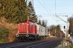 Die alte Bundesbahn lebt auch 2025 noch: V 100 2299 (ex 212 299) der Vulkan-Eifel-Bahn-Betriebsgesellschaft Gerolstein mit DGS 55643 von Dortmund Zinkhütte nach Mannheim-Rheinau bei Solingen-Ohligs. (08.01.2025) <i>Foto: Joachim Bügel</i>