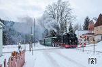 99 1794 fährt mit P 1004 aus Kurort Oberwiesenthal in Hammerunterwiesenthal ein.  (04.01.2025) <i>Foto: Joachim Schmidt</i>