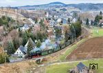 Mit Blick auf Cranzahl ist 99 1794 vor P 1001 nach Kurort Oberwiesenthal unterwegs. (06.01.2025) <i>Foto: Joachim Schmidt</i>