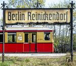 275 589 (ex ET 165 619, Baujahr 1930) im S-Bahnhof Berlin-Reinickendorf. Mit der Übernahme der West-Berliner S-Bahn durch die Berliner Verkehrsbetriebe am 9. Januar 1984 erfolgte die Stilllegung der S-Bahn in diesem Abschnitt. Die Wiedereröffnung erfolgte elf Jahre später zum 28. Mai 1995. Es wurde jedoch nur ein Gleis mit Stromschiene elektrifiziert, während das nördliche Gleis dem Güterverkehr vorbehalten ist. Für die S-Bahn-Station Alt-Reinickendorf, wie sie seit der Wiedereröffnung hieß, bedeutete dies die Abstufung zum Haltepunkt. Die S-Bahnen halten seitdem ausschließlich an der südlichen Bahnsteigkante. (1982) <i>Foto: Karsten Risch</i>