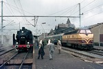 Die Museumslok 24 009 begegnet der mittlerweile auch historischen Luxemburger CFL 1803 im Bahnhof Pétange am Dreiländereck Luxemburg-Belgien-Frankreich. (20.10.1974) <i>Foto: Wolfgang Bügel</i>