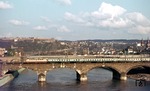 Die in TEE-Farben lackierte 112 311 vor D 633 auf der Moselbrücke in Koblenz. (04.04.1975) <i>Foto: Wolfgang Bügel</i>