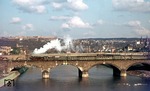 050 023 überquert vor N 7228 nach Mayen die Moselbrücke in Koblenz. Auf der anderen Rheinseite erhebt sich die Burg Ehrenbreitstein. (04.04.1975) <i>Foto: Wolfgang Bügel</i>