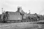 042 083 (ex 41 083, Baujahr 1939) im Bw Rheine, dem sie seit 24.09.1967 angehörte. Wie keine andere Baureihe war die 41er typisch für Norddeutschland und natürlich auch im Emsland vertreten. (18.05.1970) <i>Foto: Wolfgang Bügel</i>