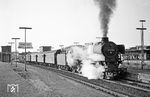 Ausfahrt des P 2620 nach Oberhausen mit 042 358 aus dem Bahnhof Rheine. (18.05.1970) <i>Foto: Wolfgang Bügel</i>