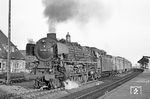 012 055 beschleunigt den E 1637 aus dem Bahnhof Rheine. (18.05.1970) <i>Foto: Wolfgang Bügel</i>