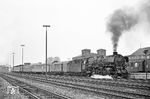 012 059 verlässt mit E 1632 (Emden - Dortmund - Wuppertal - Köln) den Bahnhof Rheine. Die 012 wird den Zug bis Münster (Westf) Hbf bespannen. (19.05.1970) <i>Foto: Wolfgang Bügel</i>