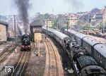 Wegen der "falschen" Dampfentwicklung kamen die in Nossen parallel ausfahrenden Züge erst nach der Vorbeifahrt der 03 001 und 01 137 und 74 1230 richtig zur Geltung. (11.05.1985) <i>Foto: Joachim Schmidt</i>
